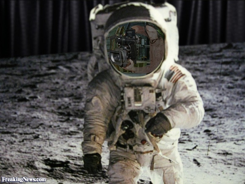 Astronaut-Helmet-Reflection--125324